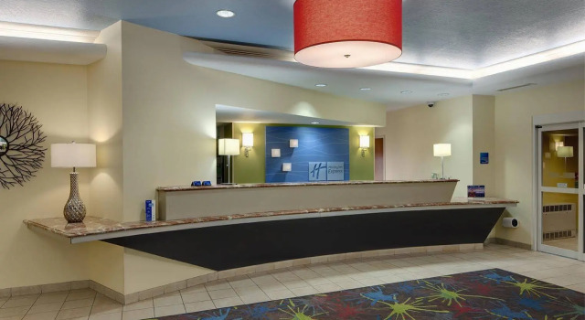 Holiday Inn Express Hotel & Suites Saginaw, Rezervați Hotel Saginaw Michigan