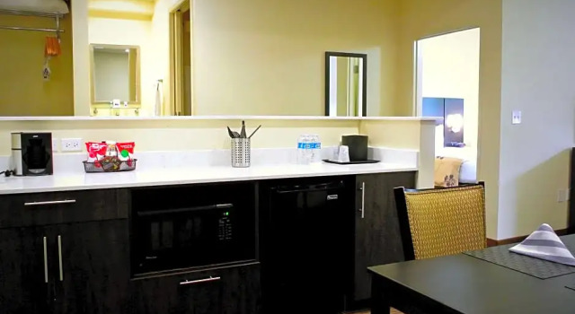 Семейный люкс Best Western Seattle Airport Hotel