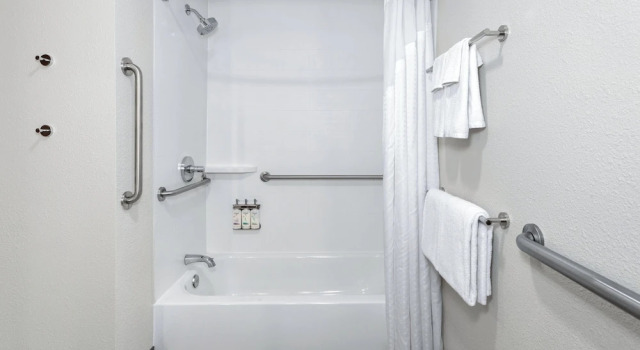 Двухместный люкс Holiday Inn Express Hotel & Suites Chicago-Algonquin by IHG