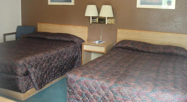Четырёхместный номер Standard California Motel