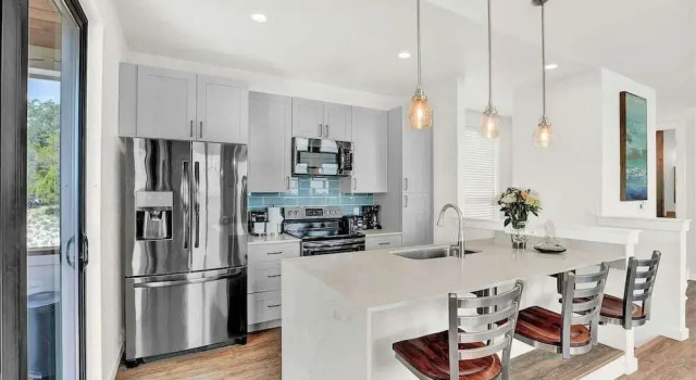 Коттедж Luxury Lakeview Home w/ Pool & Beach Access! - Not Active