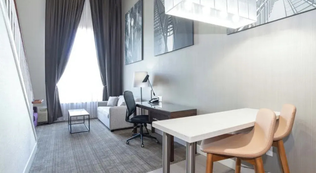 Люкс Sandman Signature Winnipeg Airport Hotel & Suites