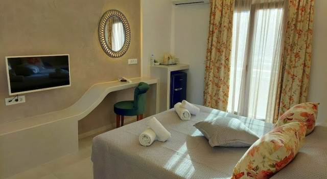 Двухместный номер Deluxe с видом на бассейн Zephyros Hotel