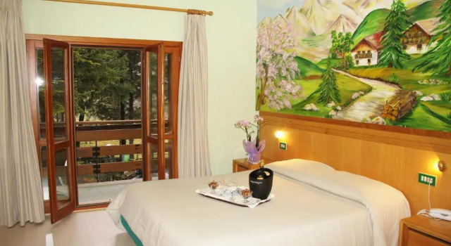 Трёхместный номер Standard с балконом Hotel Orso Bianco