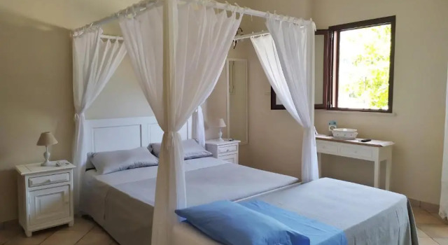 B&B Li Ccoti, Book Bed and Breakfast Hoteller i Cannole med pool, Swimmingpool