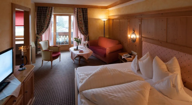 Семейный номер Standard с балконом Das Traditionshotel Schwarzer Adler
