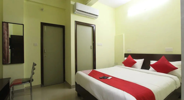 Номер Economy Hotel O V R Residency Near Sri Amruth Chithra Mandira