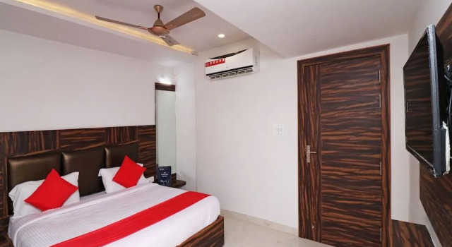 Oyo 19610 Hotel Nutan Krishna