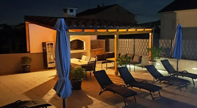 Villa Apartment AA 2, Buchen Sie Ferienwohnung Hotels in Gespanschaft Split-Dalmatien mit Pool, Schwimmbad