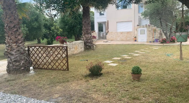 Коттедж Villa Evita Garden Floor Suite