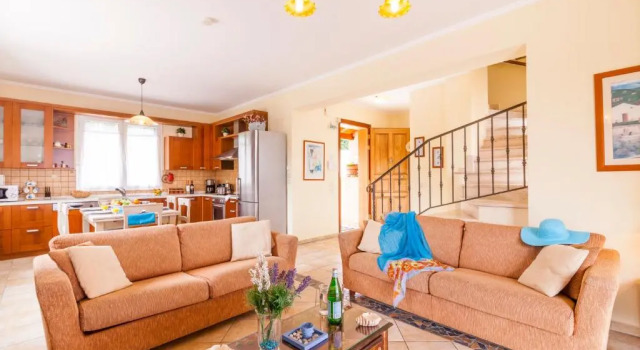 Beachfront Villa Dionysos - With private beach, Забронировать Вилла Отели периферии Ионических островов с бассейном, Бассейн