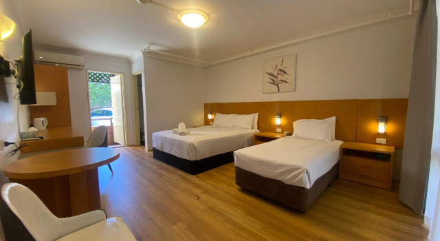 Трёхместный номер Deluxe с балконом Garden Lodge Sydney Hotel