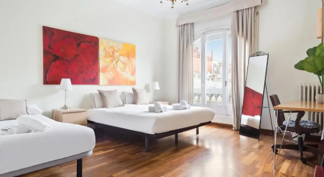 Large & beautiful apartment 4min from Passeig de Gràcia, Забронировать Апартаменты/квартира Грасиа Барселона, рядом с Jove Regina Theatre