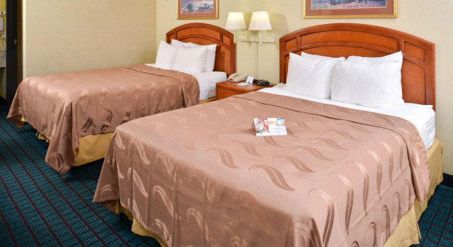 Четырёхместный номер Standard Quality Inn Van Horn