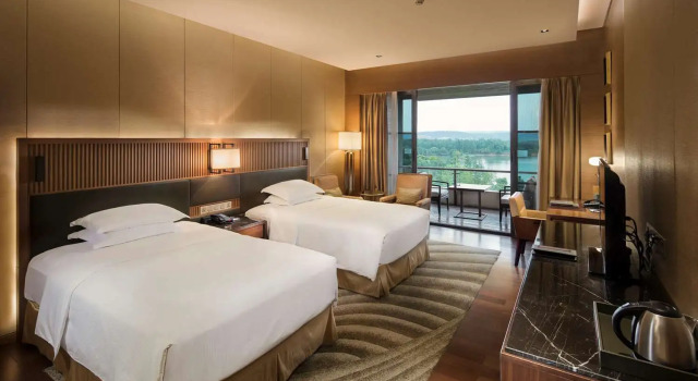 Двухместный номер Deluxe с видом на озеро Hilton Wuhan Optics Valley