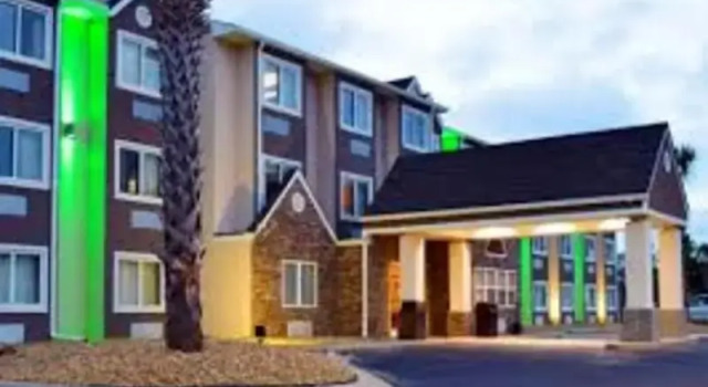 Econo Lodge Inn & Suites, Забронировать Отель Миртл-Бич Гранд-Странд, рядом с Аутлет-центр Tanger Outlets Myrtle Beach Hwy 501