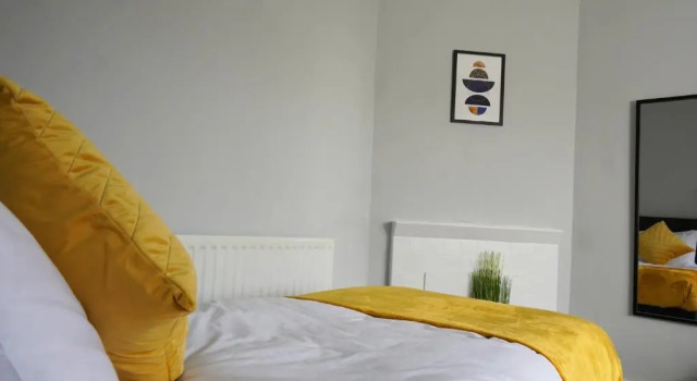 Portobello House - Four Bedroom House perfect for CONTRACTORS - Sleeps 6 - FREE parking, Boek Hotel Willenhall West Midlands
