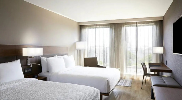 Четырёхместный номер Standard AC Hotel by Marriott Madison Downtown