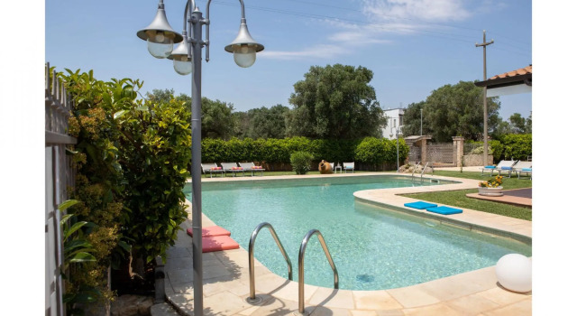 Villa Ellearesort in San Michele salentino, Book Villa Sommerhuse i Murgia, Hytte