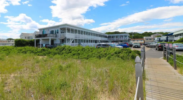 Четырёхместный номер Standard с видом на океан On the Beach Motel