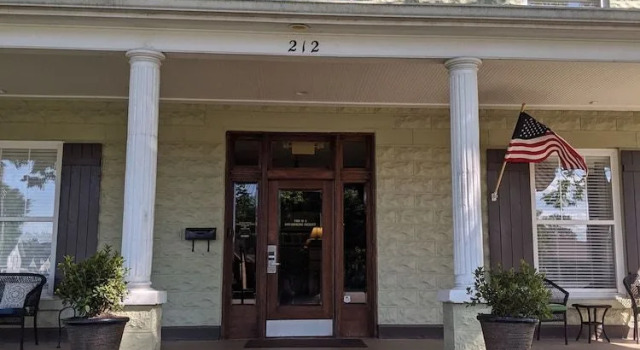 The Grand Lux Inn, Book Hotel Tullahoma Tennessee