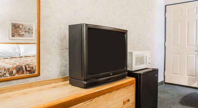 Четырёхместный номер Standard Econo Lodge Jefferson City
