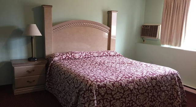 Iron Horse Inn, Забронировать Отель Симсбари штат Коннектикут