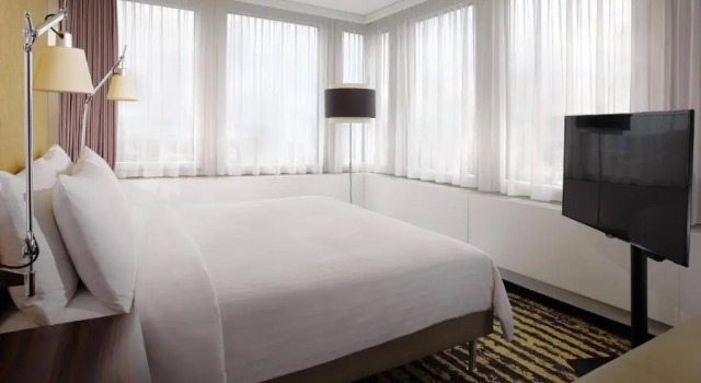 Полулюкс с доступом в клубный лаунж Zurich Marriott Hotel