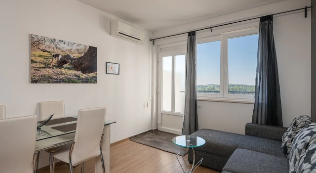 Номер Standard Дуплекс с балконом и с видом на воду Apartments Didan