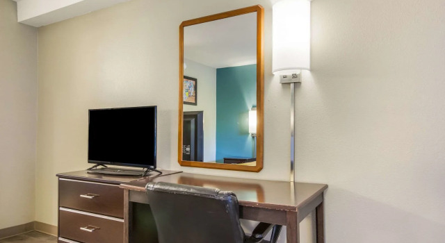 Econo Lodge Inn & Suites I-65, Rezervovat Hotel Brooks Kentucky