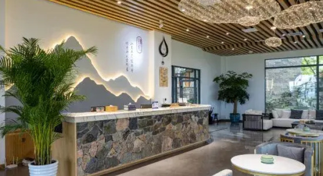 Huangguoshu Shengpin Cloud Stone Village B&B, Boek Bed and Breakfast Hotels in Anshun met parkeren, Parkeren
