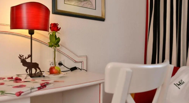 Двухместный номер Standard с балконом Romantik Hotel & Restaurant Hirsch