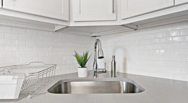 Lit & Trendy 1-Bedroom Apt in the Iconic Hyde Park, Varaa Hotelli Hyde Park 