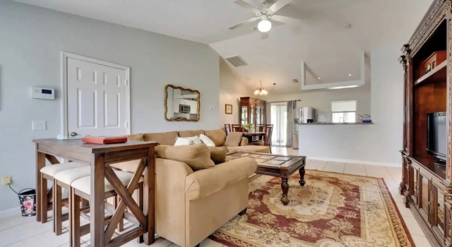 Fenced Yard & Game Room: Family Home in Kissimmee!, Book Feriehus Villaer i Florida, Villa