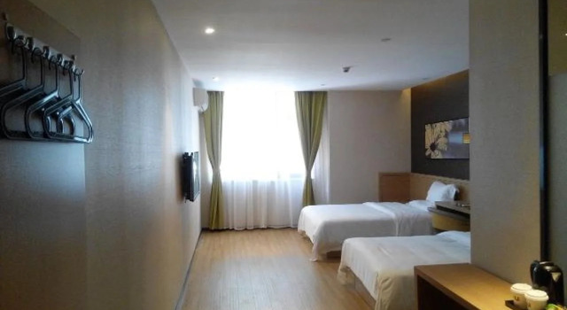 IU Hotel Guangzhou Jingxi Southern Hospital Metro Branch, Boek Hotel Hotels in Guangdong met parkeren, Parkeren