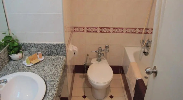 Standardowy dwuosobowy pokój Hotel Grand Continental Kuching