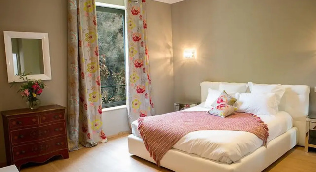 Domaine du Prieuré dEstagel chambres dhôtes, Book Hotel Hotels in Camargue with a Pool, Swimming Pool
