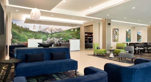 La Quinta Inn & Suites by Wyndham Burlington
