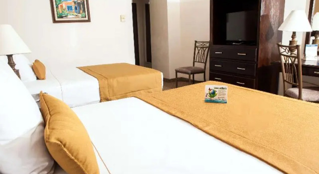 Четырёхместный номер Standard с балконом Best Western Hotel Posada Del Rio Express