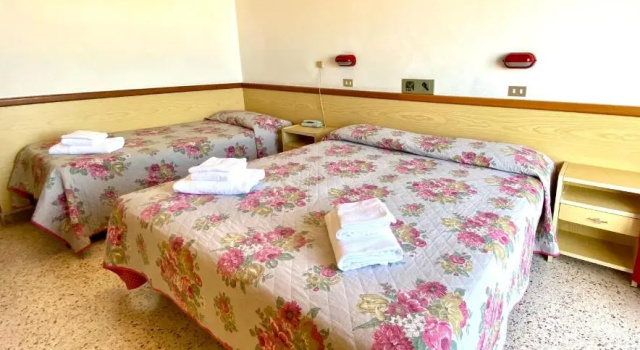 Трёхместный номер Standard с видом на море Hotel Columbia Frontemare