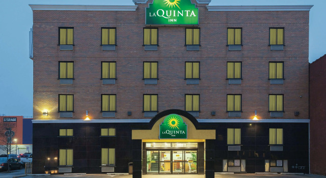 La Quinta Inn Queens, Забронировать Отель Отели Нью-Йоркской агломерации с парковкой, Парковка