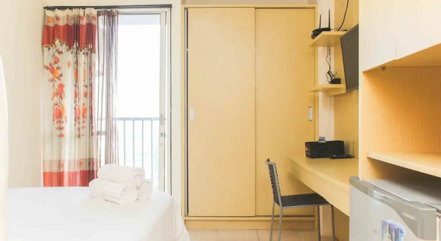Homey And Comfort Studio At Tifolia Apartment, Prenota Appartamento Cempaka Putih 