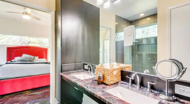 7 Mi to Dtwn Atl: Sleek & Modern Home!, Boek Vakantiehuis Hotels in Georgia met parkeren, Parkeren