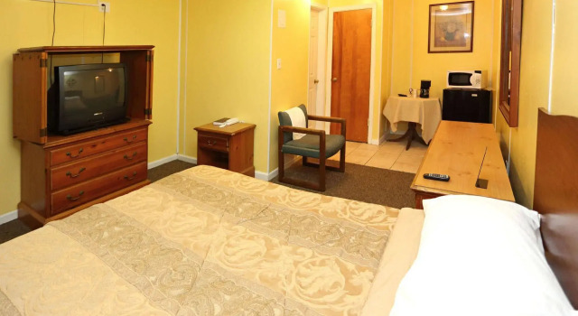 Bay Inn Hotel, Забронировать Мини-отель North Camellia Acres Виргиния