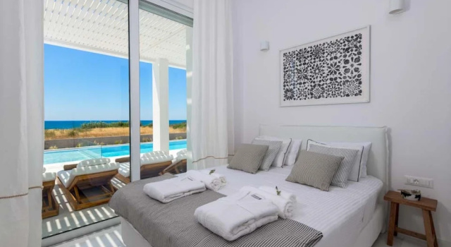 Вилла с 3 комнатами рядом с пляжем Seashore Villa - Luxury Beachfront - Pool & Sea View