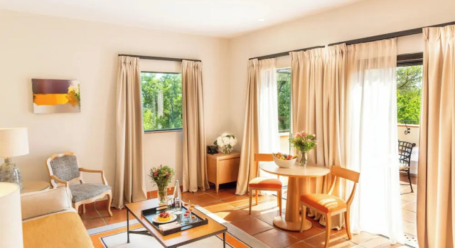 Люкс Premier с балконом Terre Blanche Hotel Spa Golf Resort