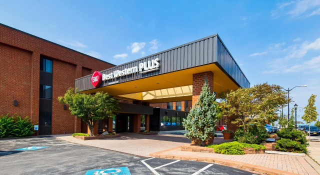 Кровать в общем номере Best Western Plus Oswego Hotel and Conference Center