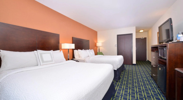 Четырёхместный номер Standard Fairfield by Marriott Tacoma Puyallup