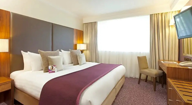 Двухместный полулюкс с балконом Village Hotel Reading