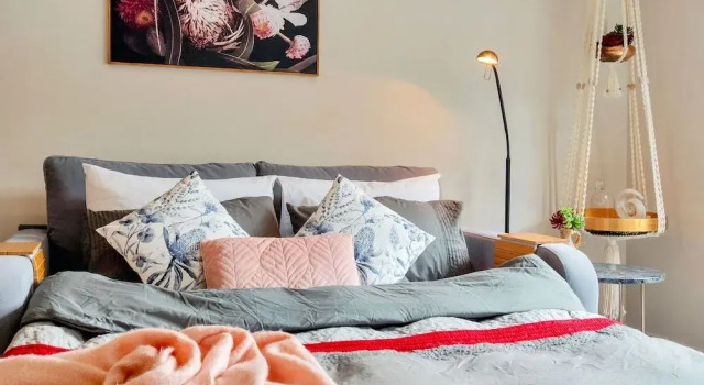 Beautifully Styled 2BR w 2 Carparks & Aircon